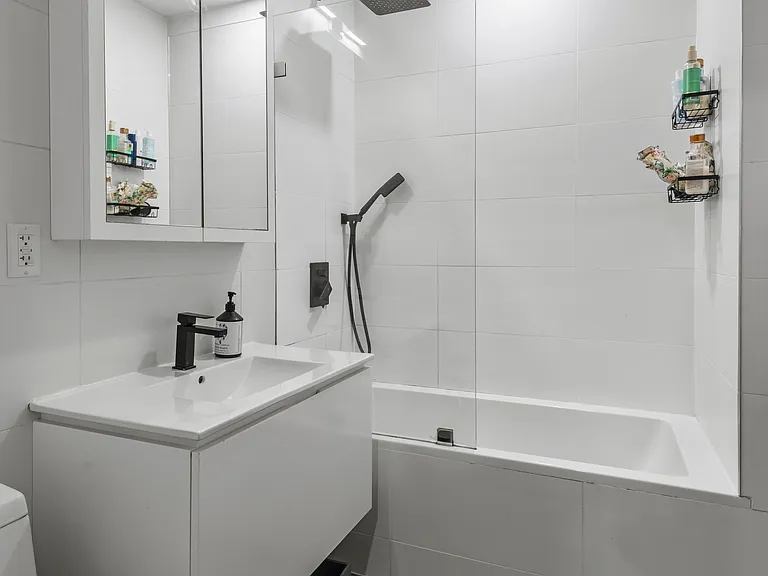 241 W 75th St #3 — Photo 4