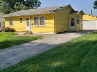 8115 Valley Rd, La Vista, NE 68128