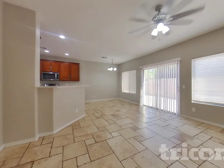 504 W Beautiful Ln — Photo 2