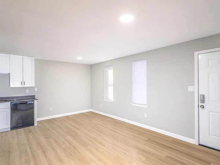 1533 S Bronough St — Photo 6