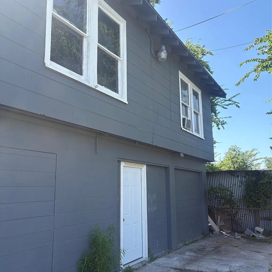 2 bed, 1.0 bath, $1,300 — Photo 2