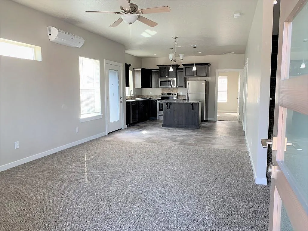 3 bed, 2.5 bath, 1500 sqft, $2,465 — Photo 4