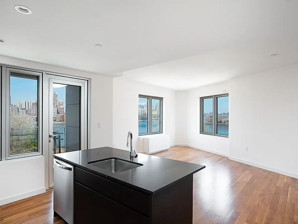 1st image of 31-43 Vernon Blvd #501