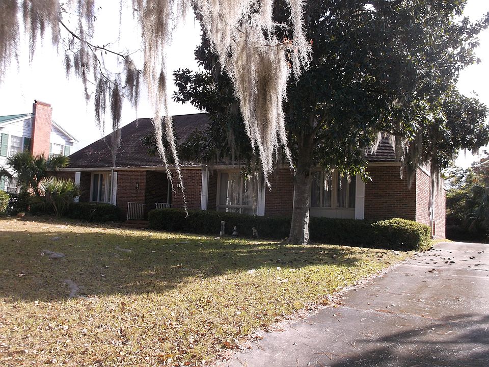 1st image of 240 NE Laguna Dr