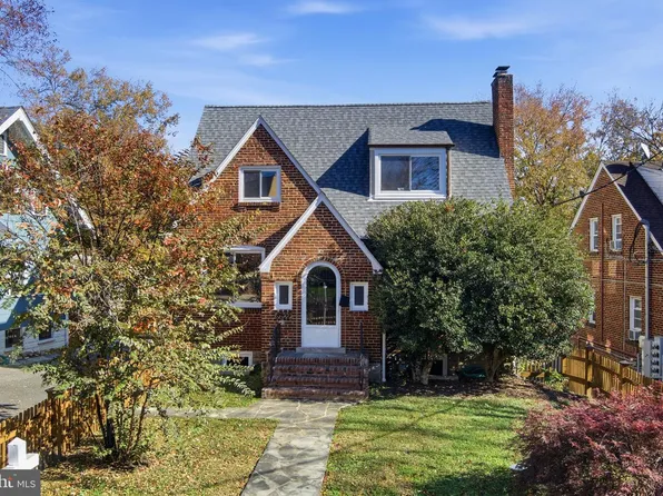 8209 Flower Ave, Takoma Park, MD 20912