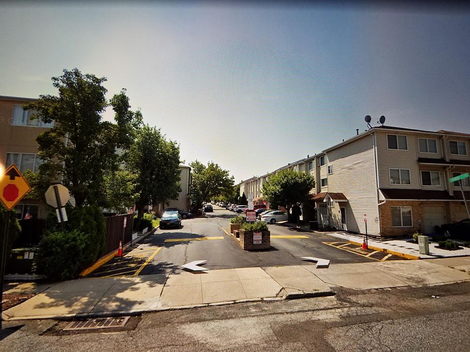 1st image of 18 Ashley Ln