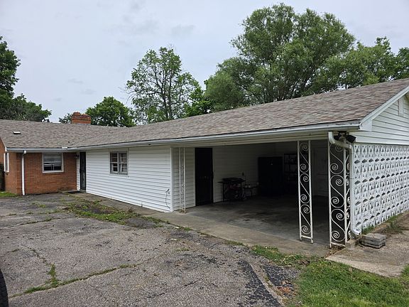 2nd image of 405 W Clay St