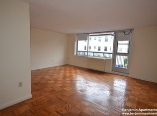 71 Monmouth St #2F, Brookline, MA 02446