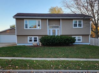 2304 Oxford Ln, Cedar Falls, IA 50613