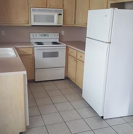 3rd image of 1213 N Willow Dr