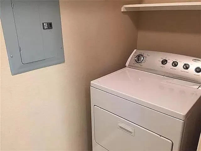 2 bed, 1051 sqft, $1,795 — Photo 3