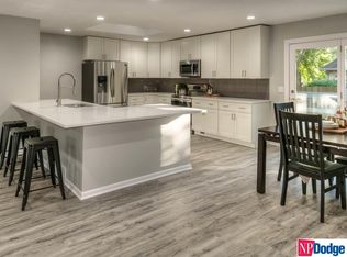 6605 Stratford Cir, Omaha, NE 68137