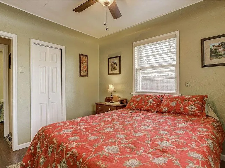 810 E Geneseo St — Photo 11