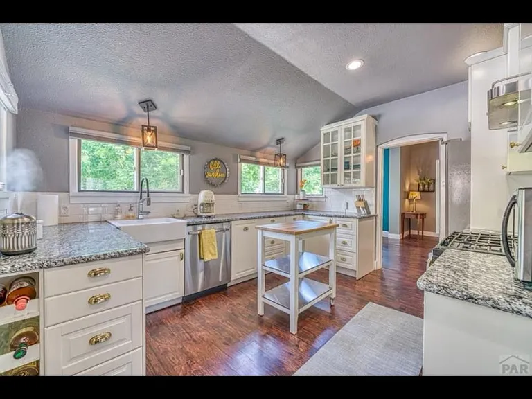 731 Greenwood Ave — Photo 5