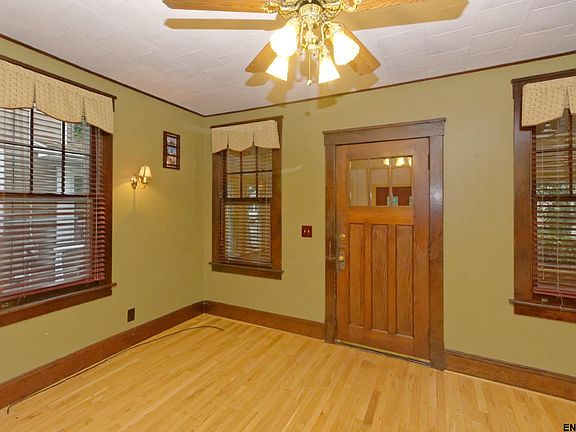 4th image of 10 Forest Ave