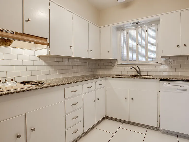 4301 Emerson Ave — Photo 8