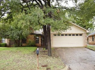 1528 Hollowbrook Ct, Fort Worth, TX 76103