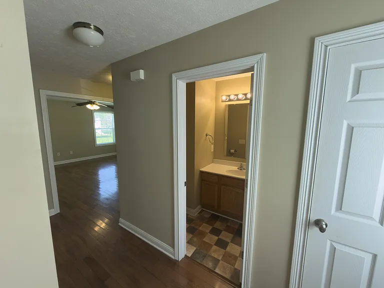 521 E 1st Streetnew — Photo 8