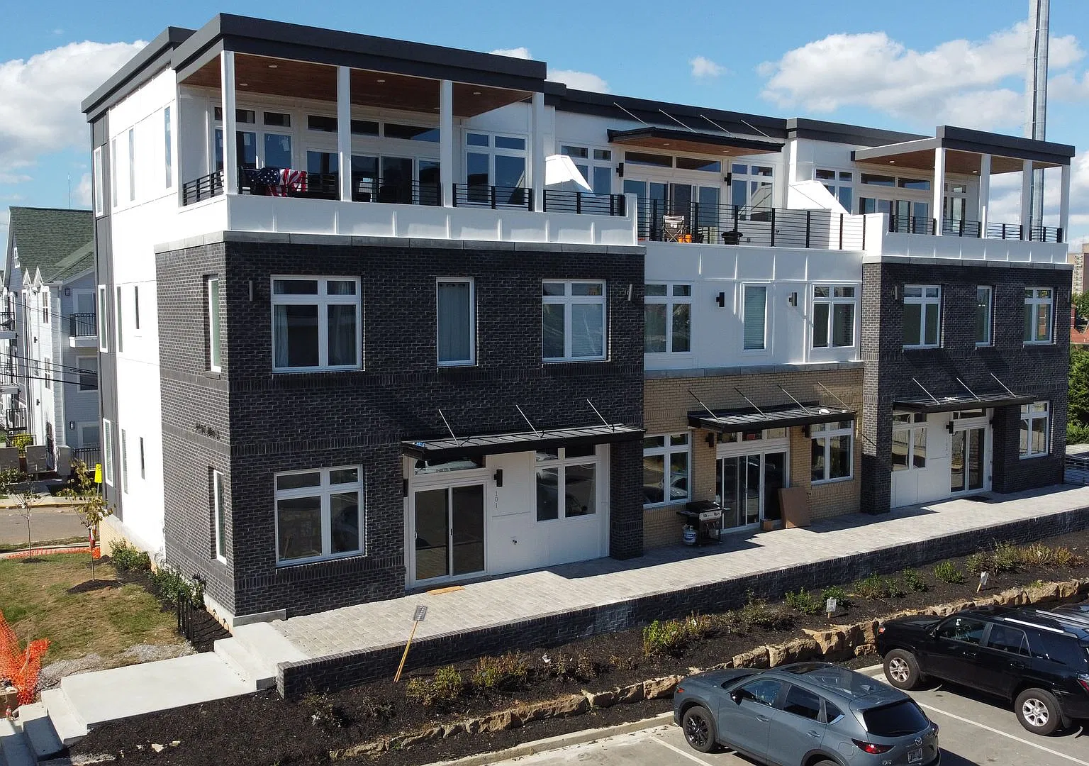 8BR Townhome in Fort Sanders | Rooftop Deck with City Views — Photo 1