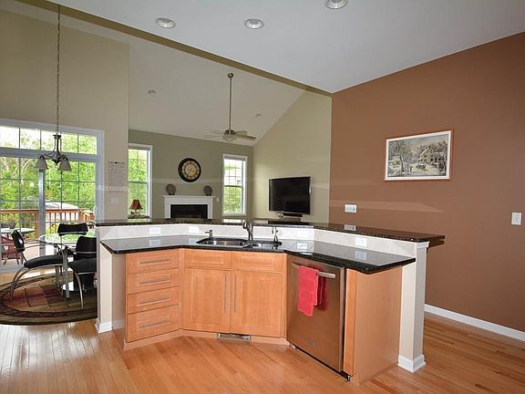 5th image of 17 Sherwood Dr Unit 17
