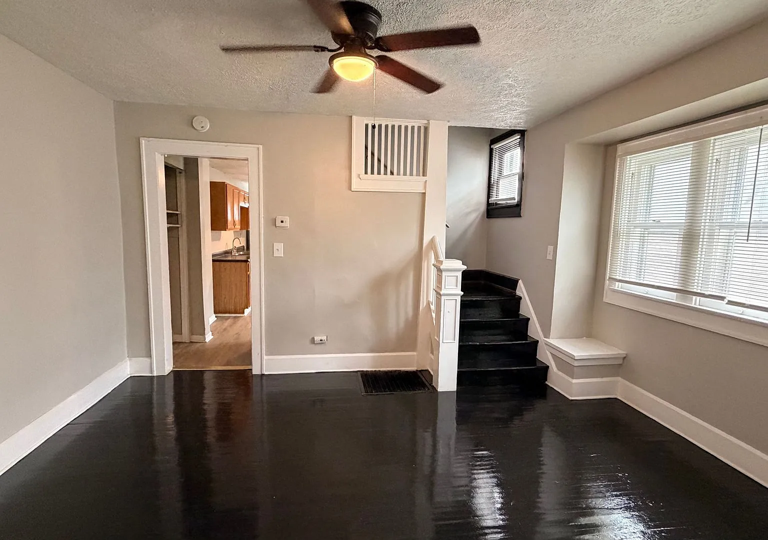 810 N Dearborn St — Photo 2