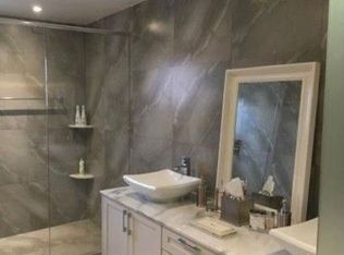 8826 NW 151st Ter, Miami Lakes, FL 33018