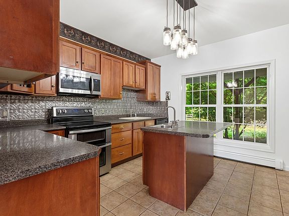 2nd image of 7 Van Keuren Ave