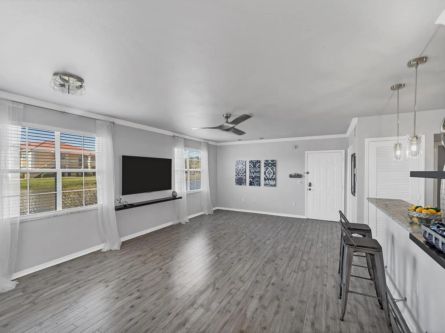 2 bed, 1247 sqft, $1,750 — Photo 2