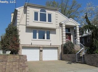 1049 Jassamine Way, Fort Lee, NJ 07024