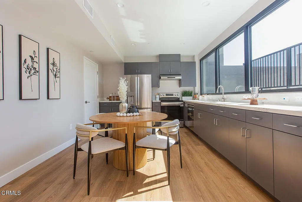 2 bed, 2.0 bath, 1578 sqft, $5,045 — Photo 2
