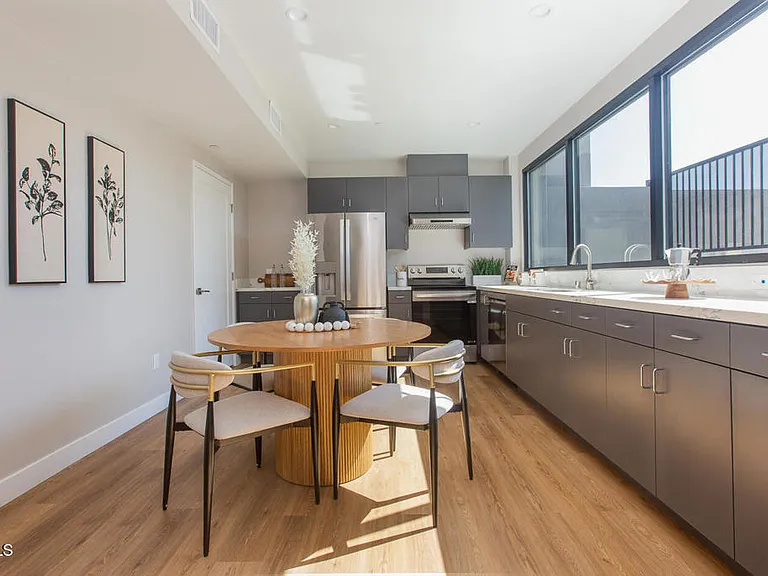 3682 Harriman Ave #3 — Photo 2