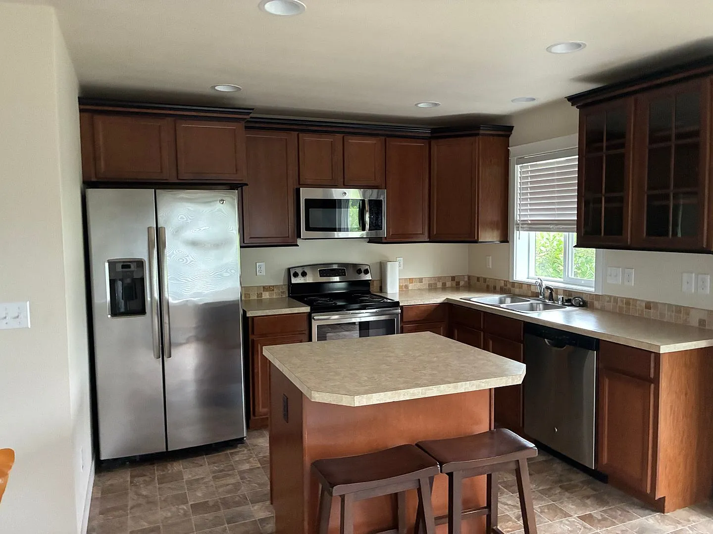 1229 E Fairhaven Ave — Photo 1