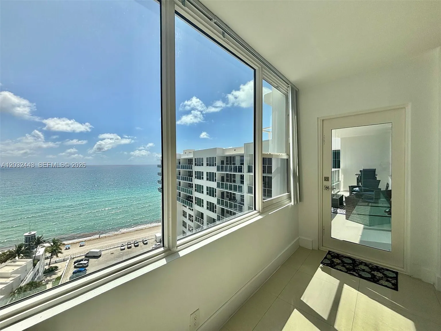 Alexander Towers Condo — Photo 2