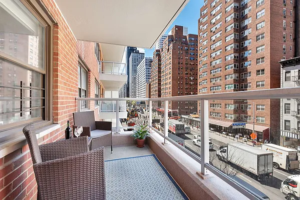 Sold by Compass | media 25