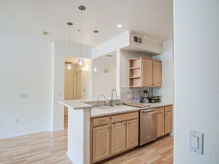 435 W Rio Salado Pkwy #208 — Photo 9