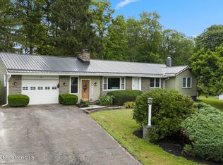 15 Dean St, Montrose, PA 18801