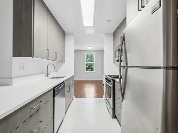 1130 Pelham Parkway South image 3 of 16