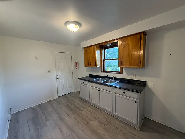 111 W Wilson Ave — Photo 7