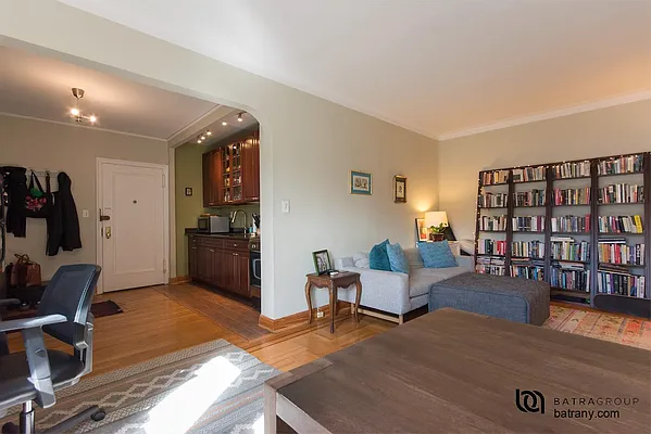 Sold by Batra Group Inc | media 8