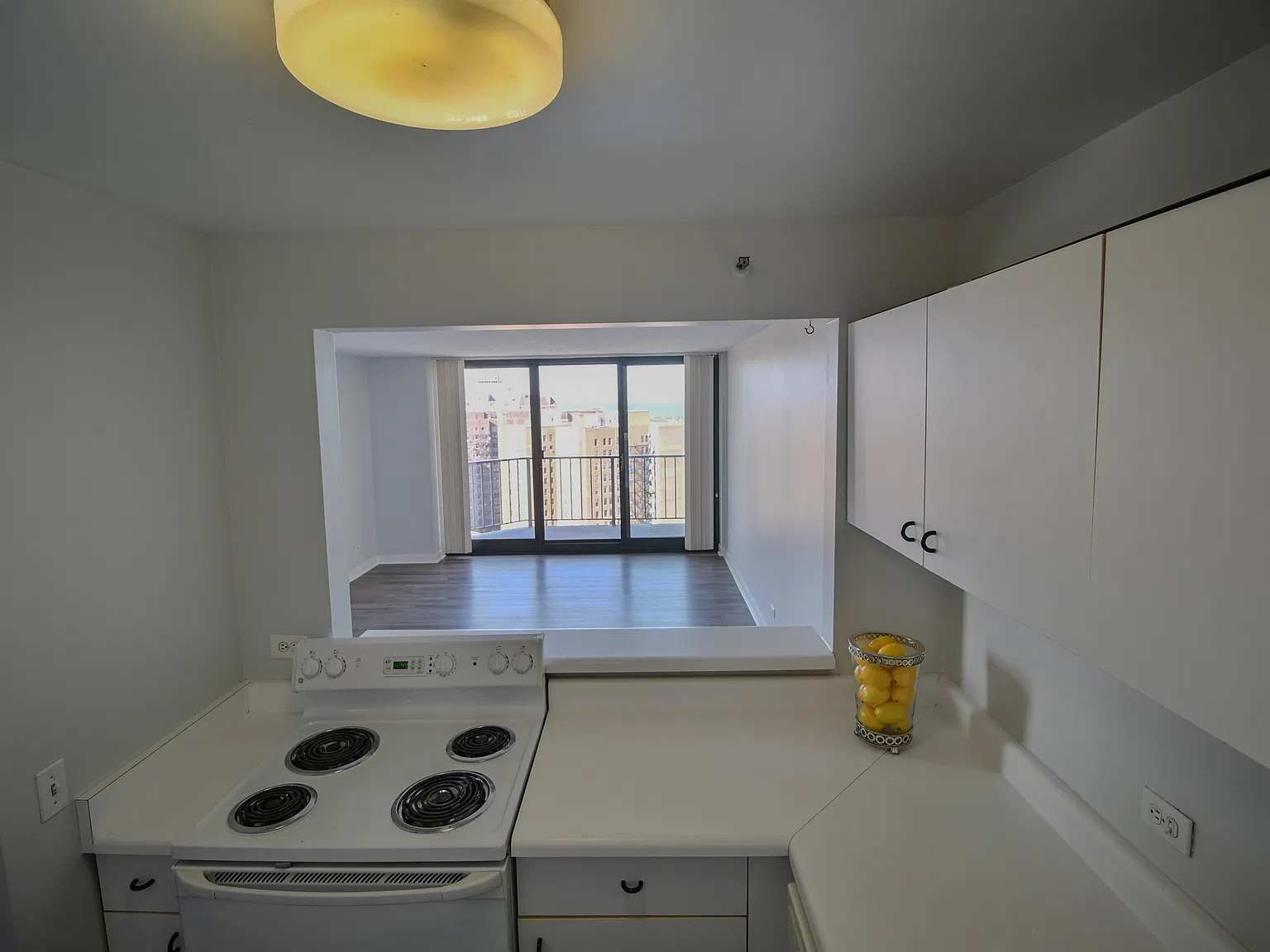 1 bed, 800 sqft, $2,300 — Photo 3