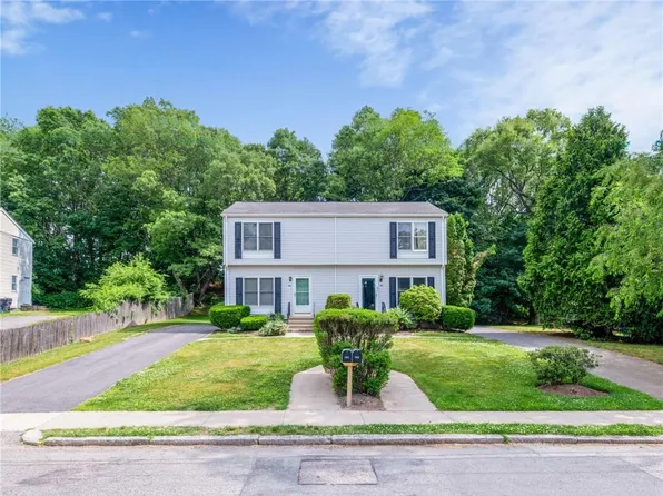 160 Bourne Ave E, Rumford, RI 02916