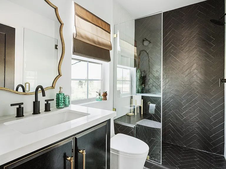 ensuite bathroom - connected to bedroom 3