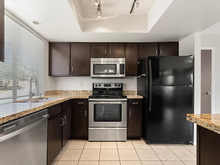 642 Sunrise Blvd — Photo 8