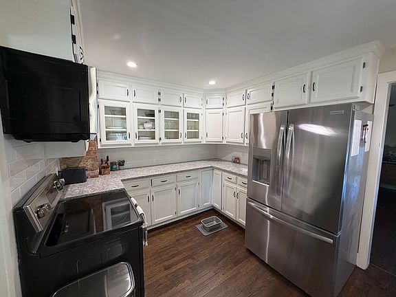 5th image of 215 S Chestnut St