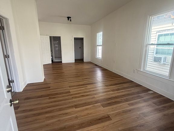 5th image of 328 S Addison St