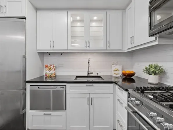 420 East 72nd Street image 5 of 12