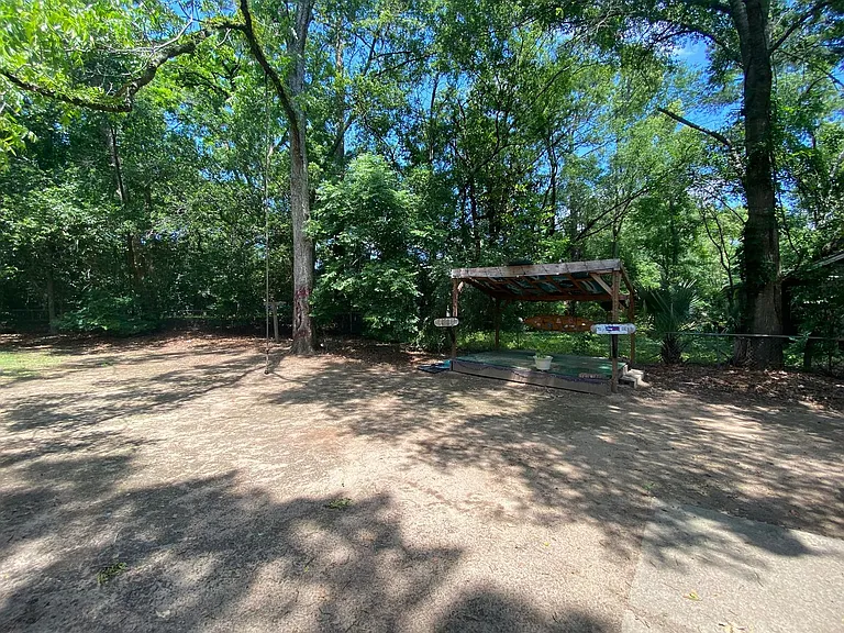 1725 Airport Dr — Photo 31