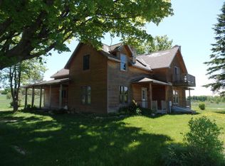 237 W Sturgeon Bay Trl, Levering, MI 49755