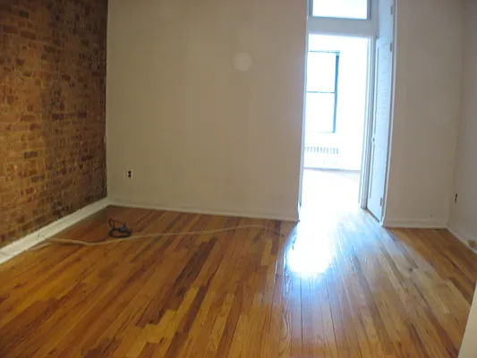 Rented by Glasser Realty LLC | media 8