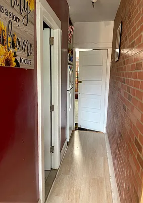 Rented by Parlor Real Estate Corp | media 4